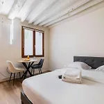 Studio Refait A Neuf Ile Saint Louis Paris 4 - 2P